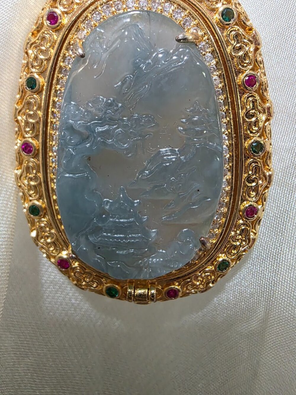 Natural locket of jadeite jade